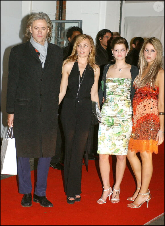 Bob Geldof, son amie et ses filles Fifi et Peaches à Londres, le 9 février 2005.