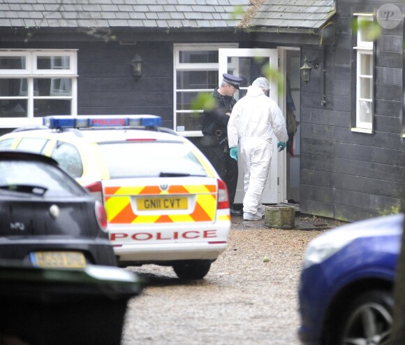 Les policiers inspectent la maison de Peaches Geldof où elle a été retrouvée morte, à l'âge de 25 ans, à Wrotham dans le comté de Kent, le 7 avril 2014.