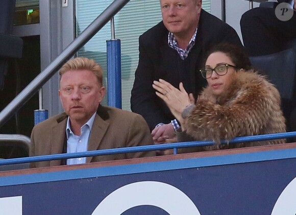 Boris Becker et sa femme Lilly Kerssenberg au stade Stamford Bridge à Londres pour le match Chelsea-PSG en Ligue des Champions le 8 avril 2014. 