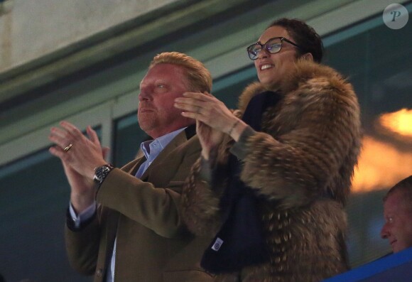 Boris Becker et sa femme Lilly Kerssenberg lors de Chelsea-PSG au stade Stamford Bridge à Londres, le 8 avril 2014. 