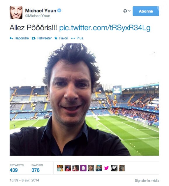 Michaël Youn fait un selfie avant Chelsea-PSG au stade Stamford Bridge à Londres, le 8 avril 2014. 