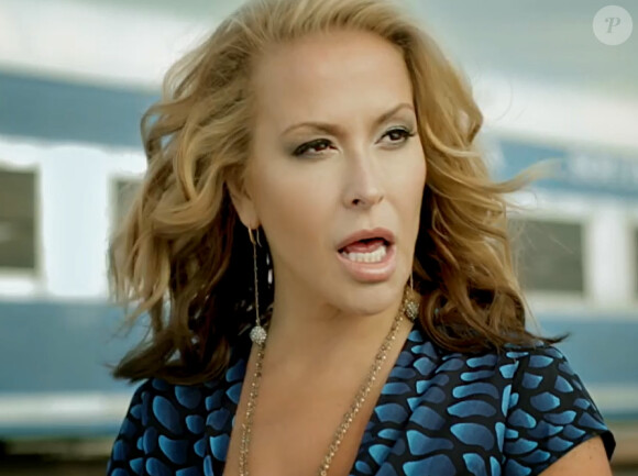 Anastacia dans son nouveau clip Stupid Little Things, dévoilé le 21 mars 2014.