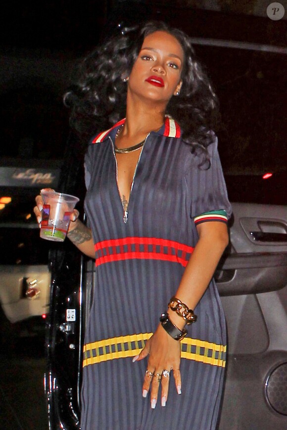 Rihanna rentre à son hôtel de Los Angeles, le 9 avril 2014.