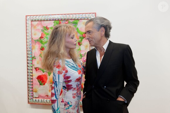 Arielle Dombasle et son mari Bernard-Henri Lévy - Vernissage de l'exposition "Heros" de Pierre et Gilles à la galerie Daniel Templon à Paris le 10 avril 2014.