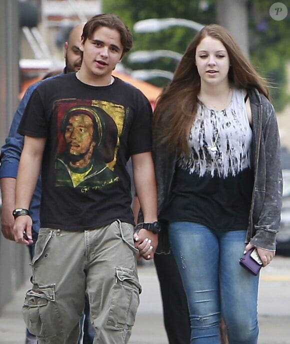 Prince Jackson et sa petite amie Nikita Bess main dans la main dans les rues de Beverly Hills, le 10 avril 2014.