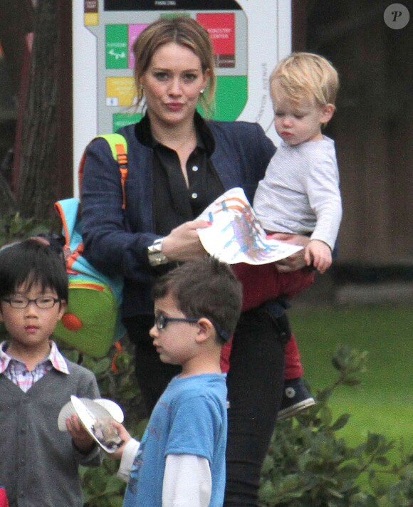 Hilary Duff va chercher son fils Luca à l'école à Studio City, le 30 janvier 2014.