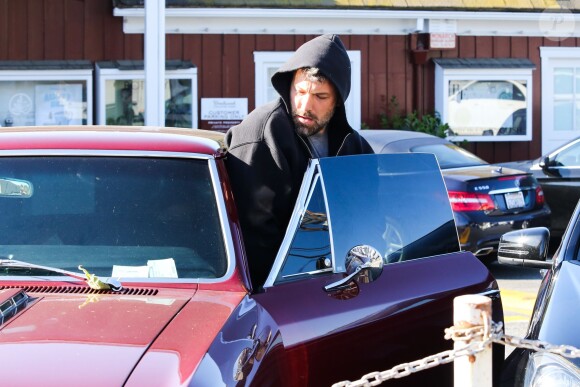 Ben Affleck rentre dans sa voiture à Los Angeles, le 11 avril 2014.