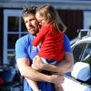 Ben Affleck et sa fille Seraphina au Brentwood Country Mart, Los Angeles, le 10 avril 2014.