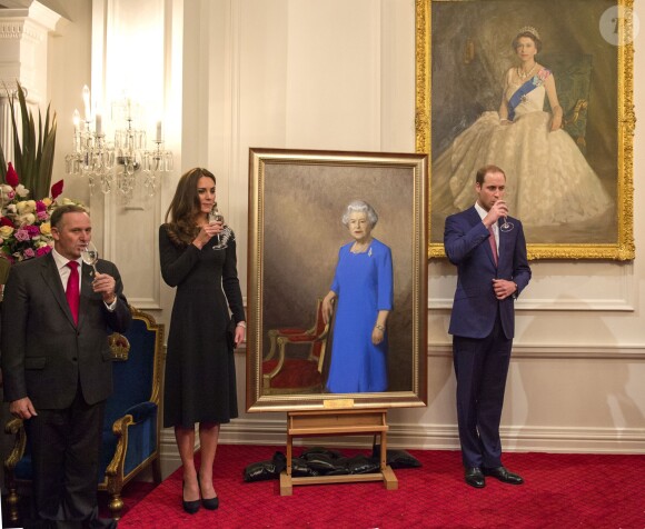 Kate Middleton et le prince William lors d'une réception à la Maison du gouvernement à Wellington, en Nouvelle-Zélande, le 10 avril 2014. Ce soir-là, la duchesse n'a voulu boire que de l'eau.