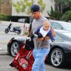 Josh Duhamel avec son fils Axl Jack à Los Angeles, le 13 avril 2014.