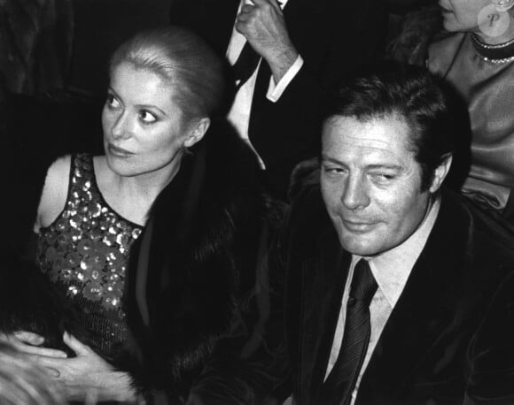 Marcello Mastroianni et Catherine Deneuve à Paris, le 26 janvier 1972.