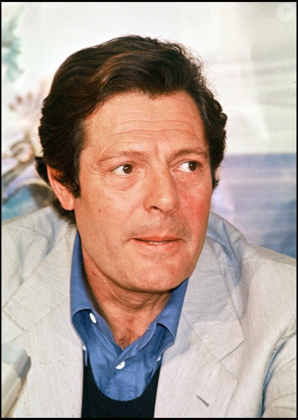 Marcello Mastroianni à Cannes en 1977.