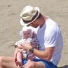 Xabi Alonso passe ses vacances avec sa femme Nagore et leur fille Emma à Marbella le 12 avril 2014. 