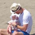  Xabi Alonso passe ses vacances avec sa femme Nagore et leur fille Emma &agrave; Marbella le 12 avril 2014.&nbsp; 