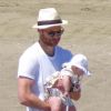 Xabi Alonso passe ses vacances avec sa femme Nagore Aramburu et leur fille Emma à Marbella le 12 avril 2014. 