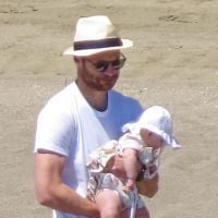 Xabi Alonso et sa sexy Nagore : À la plage avec leur bébé pour sa 1re baignade