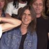 AC/DC (Brian Johnson, Angus Young, son frère Malcom, Phil Rudd et Cliff Williams) intronisé sur le Sunset Boulevard à Los Angeles le 15 septembre 2000.