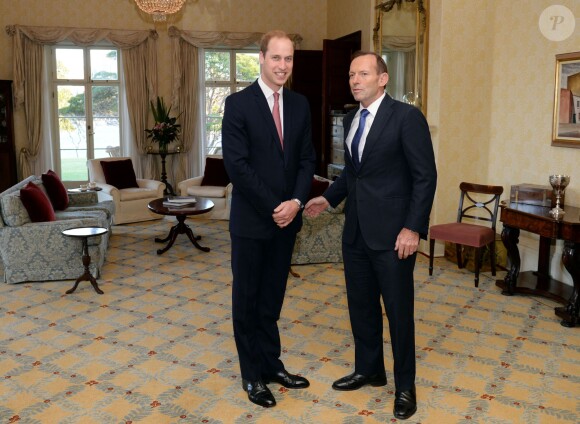 Le prince William avec le Premier ministre australien Tony Abbott, le 17 avril 2014 à la Maison de l'Amirauté, à Sydney.