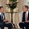 Le prince William avec le Premier ministre australien Tony Abbott, le 17 avril 2014 à la Maison de l'Amirauté, à Sydney.