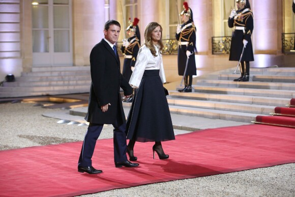 Manuel Valls et sa femme Anne Gravoin - Sommet pour la Paix et la sécurité en Afrique au palais de l'Elysee à Paris le 6 décembre 2013.