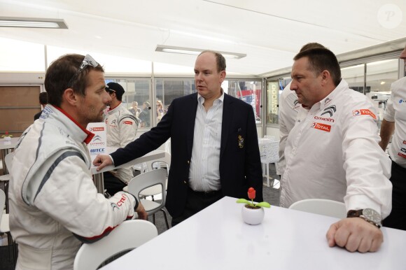 Le prince Albert II de Monaco est venu assister aux qualifications d'une épreuve de championnat WTCC, au circuit Paul Ricard du Castellet, auxquelles le pilote Sébastien Loeb participe le 19 avril 2014.