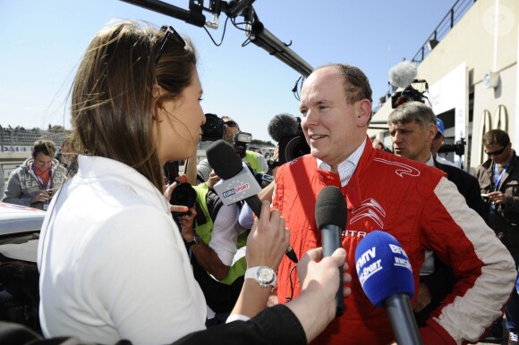 Le prince Albert II de Monaco est venu assister aux qualifications d'une épreuve de championnat WTCC, au circuit Paul Ricard du Castellet, auxquelles le pilote Sébastien Loeb participe le 19 avril 2014.