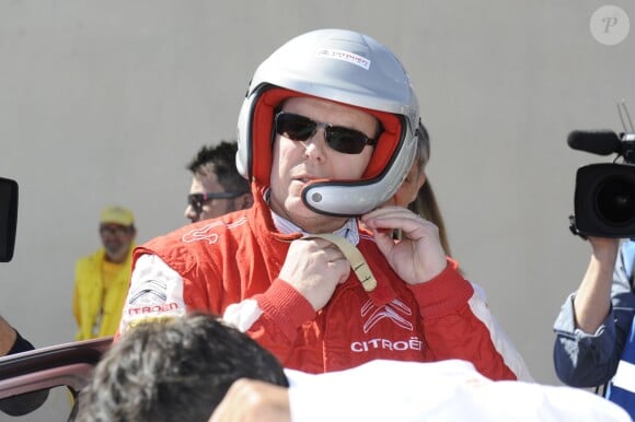 Le prince Albert II de Monaco est venu assister aux qualifications d'une épreuve de championnat WTCC, au circuit Paul Ricard du Castellet, auxquelles le pilote Sébastien Loeb participe. Le 19 avril 2014. A cette occasion, il a fait quelques tours de circuit.