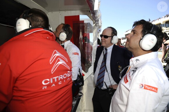 Le prince Albert II de Monaco est venu assister aux qualifications d'une épreuve de championnat WTCC, au circuit Paul Ricard du Castellet, auxquelles le pilote Sébastien Loeb participe le 19 avril 2014.