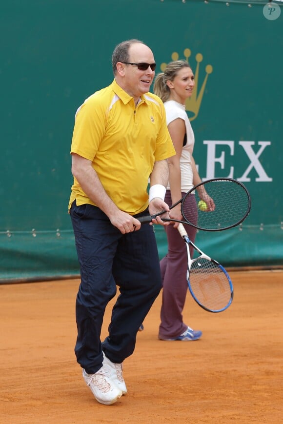 Le prince Albert II de Monaco et Tatiana Golovin à l'entraînement pour un match en double lors du Tennis Rolex Masters de Monte Carlo à Monaco le 19 avril 2014 