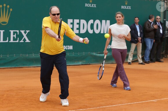 Le prince Albert II de Monaco et Tatiana Golovin à l'entraînement pour un match en double lors du Tennis Rolex Masters de Monte Carlo à Monaco le 19 avril 2014 
