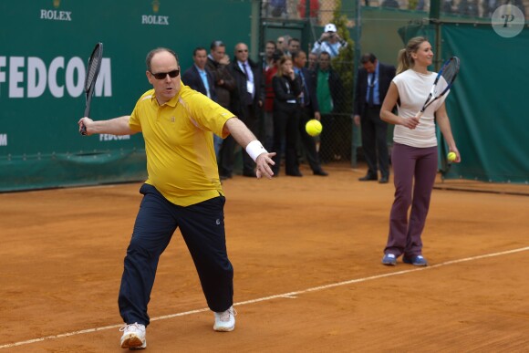 Le prince Albert II de Monaco et Tatiana Golovin à l'entraînement pour un match en double lors du Tennis Rolex Masters de Monte Carlo à Monaco le 19 avril 2014 