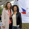 Valérie Trierweiler participe à une chasse aux oeufs de Pâques organisée par le Secours populaire à Angers avec Saïda Jawad, compagne de Gérard Jugnot, le 20 avril 2014.