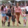 Alessandra Ambrosio et sa fille Anja au 2e jour du 2e week-end du Festival de musique de Coachella à Indio, le 19 avril 2014.