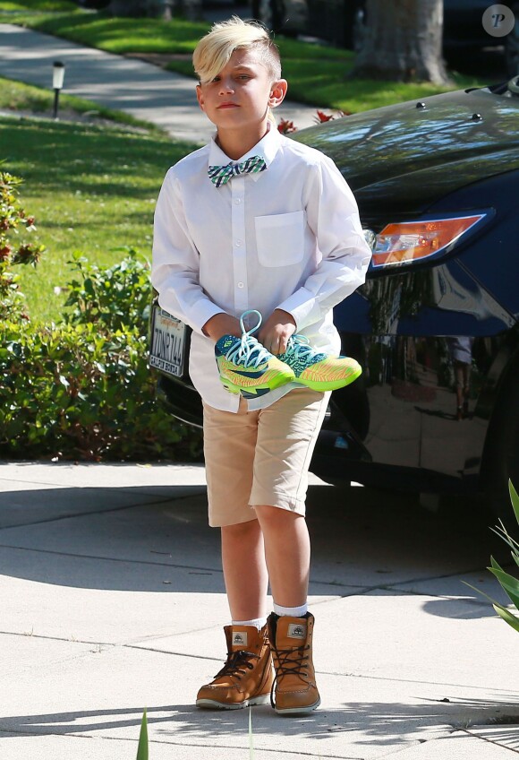 Kingston arrive chez ses grands-parents pour Pâques. Los Angeles, le 20 avril 2014.
