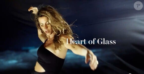 Gisele Bündchen, ultrasexy en chanteuse dans le clip de Heart of Glass, pour H&M.