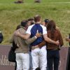 Kate Middleton, première fan du Prince William et du Prince Harry lors d'un match de Polo en juin 2012. Kate ne manque aucune occasion d'encourager son homme. 