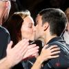 Novak Djokovic embrasse sa fiancée Jelena Ristic après sa victoire à l'arrachée contre David Ferrer (7-5, 7-5) en finale du Masters 1000 de Paris-Bercy, dimanche 3 novembre 2013