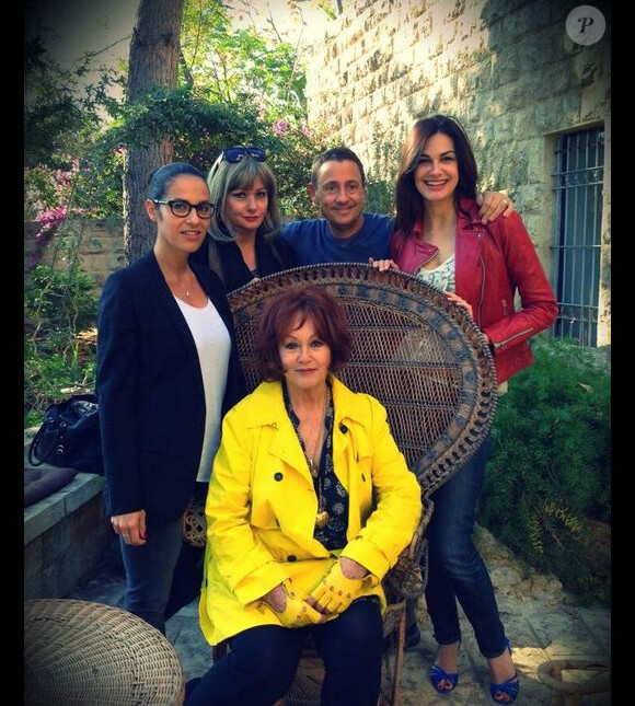 Catherine Jacob, Mylène Demongeot, Helena Noguerra et Elisa Tovati sur le tournage de 3 mariages et 1 coup de foudre, à Jérusalem, en Israel, le 3 novembre 2013.