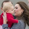 Kate Middleton, le prince William et leur fils le prince George de Cambridge ont achevé le 25 avril 2014 leur tournée en Australie et embarqué à Canberra pour regagner l'Angleterre.