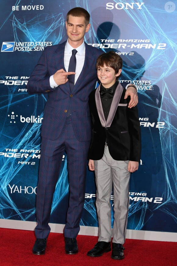 Andrew Garfield et Max Charles à la première de The Amazing Spider-Man 2 au Ziegfeld Theater de New York, le 24 avril 2014.