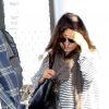 Mila Kunis, enceinte, à l'aéroport de Los Angeles le 19 avril 2014