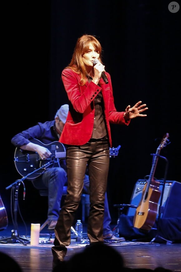 Carla Bruni lors de son concert au Luckman Fine Arts complex à Los Angeles le 26 avril 2014