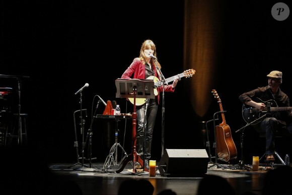 Carla Bruni lors de son concert au Luckman Fine Arts complex à Los Angeles le 26 avril 2014