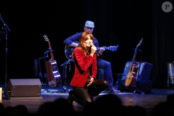 Carla Bruni lors de son concert au Luckman Fine Arts complex à Los Angeles le 26 avril 2014