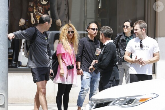 Nicolas Sarkozy fait son jogging à Beverly Hills le 27 avril 2014 et s'est même arrêté pour saluer les passants