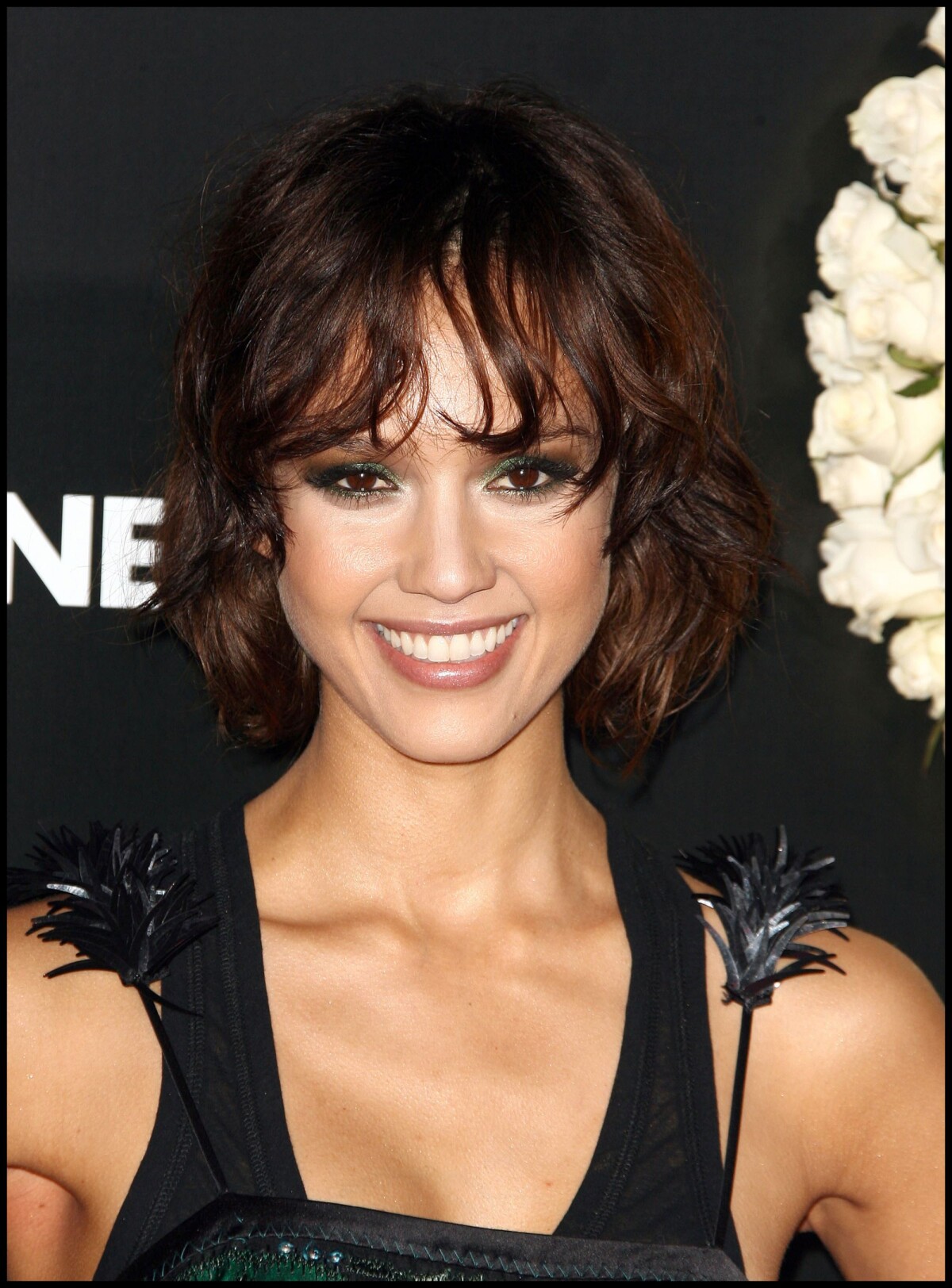 photo-jessica-alba-sait-comment-attirer-tous-les-regards-smoky-eyes