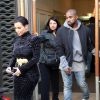 Kim Kardashian et Kanye West en pleine séance shopping à Paris, le 14 avril 2014.