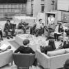 Séance de lecture du scénario de "Star Wars 7" aux studios Pinewood près de Londres. Le réalisateur J.J. Abrams est entouré d'Harrison Ford, Daisy Ridley, Carrie Fisher, Peter Mayhew, le producteur Bryan Burk, la productrice Kathleen Kennedy, Domhnall Gleeson, Anthony Daniels, Mark Hamill, Andy Serkis, Oscar Isaac, John Boyega, Adam Driver et le scénariste Lawrence Kasdan. Le 29 avril 2014.