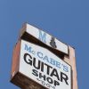 Semi-Exclusif - Carla Bruni est allée faire du shopping dans un magasin de guitares à Los Angeles. Le 29 avril 2014.