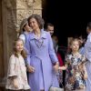 Les infantes Sofia et Leonor, filles du prince Felipe et de la princesse Letizia d'Espagne, ont été les stars de la messe de Pâques royale le 20 avril 2014